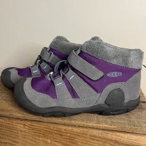 KEEN Unisex-Child Knotch Chukka mid Height Insulated Boot Size 4 Girl NEW